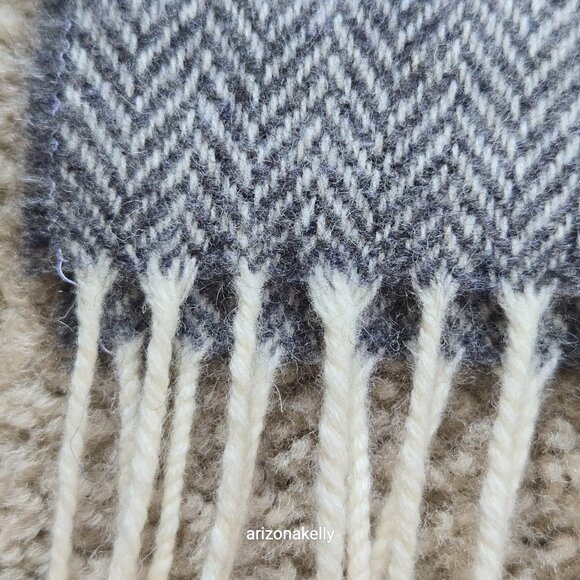 NWOT McCabe Collection Lambswool Scarf 100% Wool Grey Herringbone Ireland - Picture 5 of 12